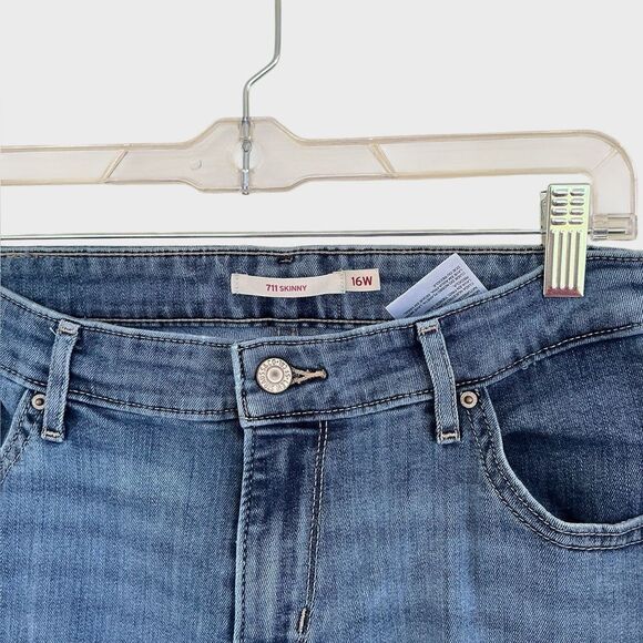 Levi’s Women’s 711 Skinny Distressed size 16 Jeans - Picture 3 of 5